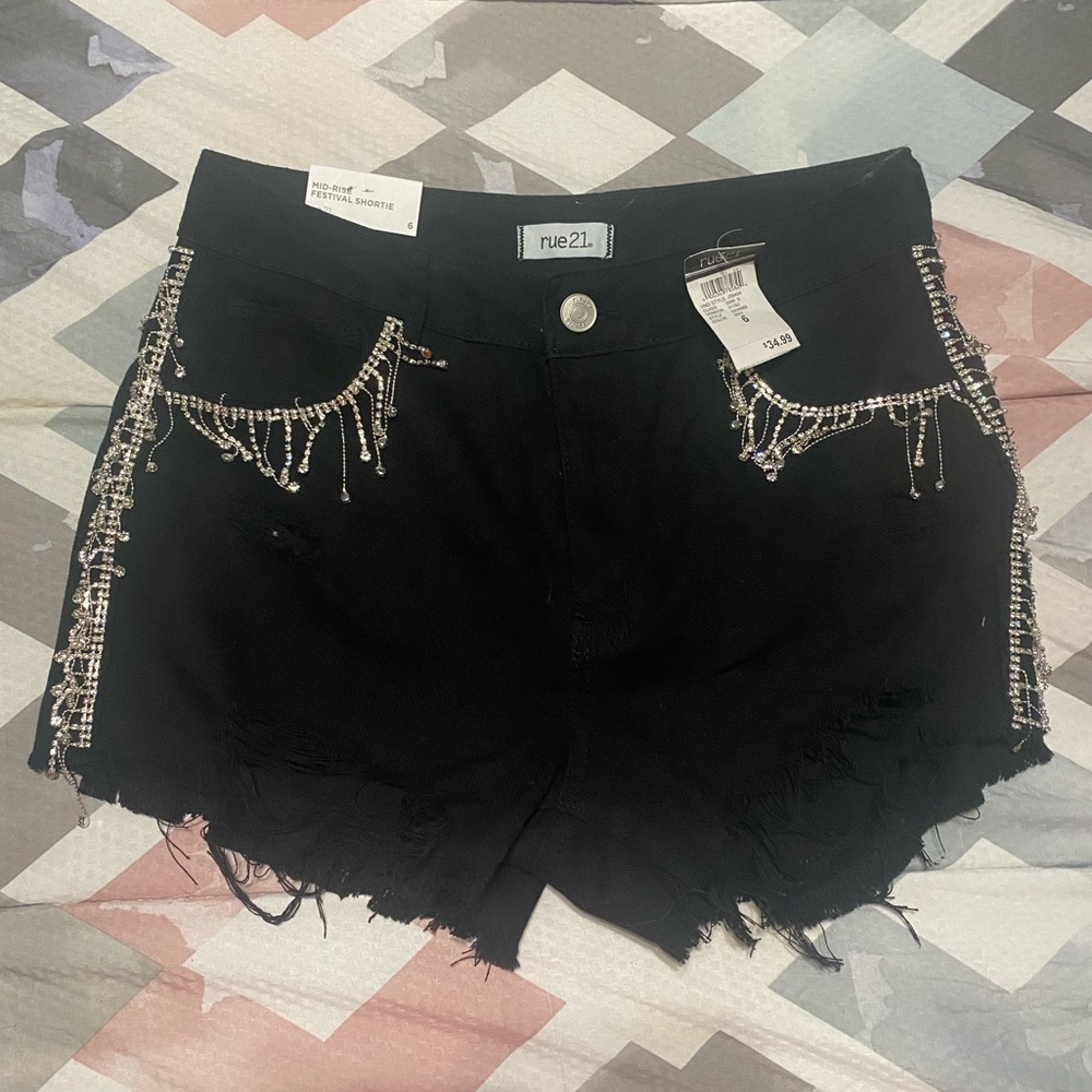♥️Rue 21 NWT Mid Rise Festival Shortie Size 6♥️